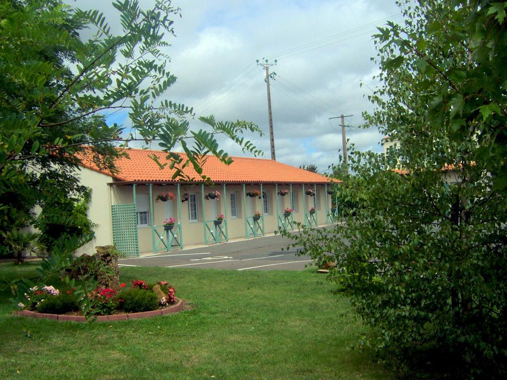 Le Mareuillais Hotel-Restaurant Exterior photo